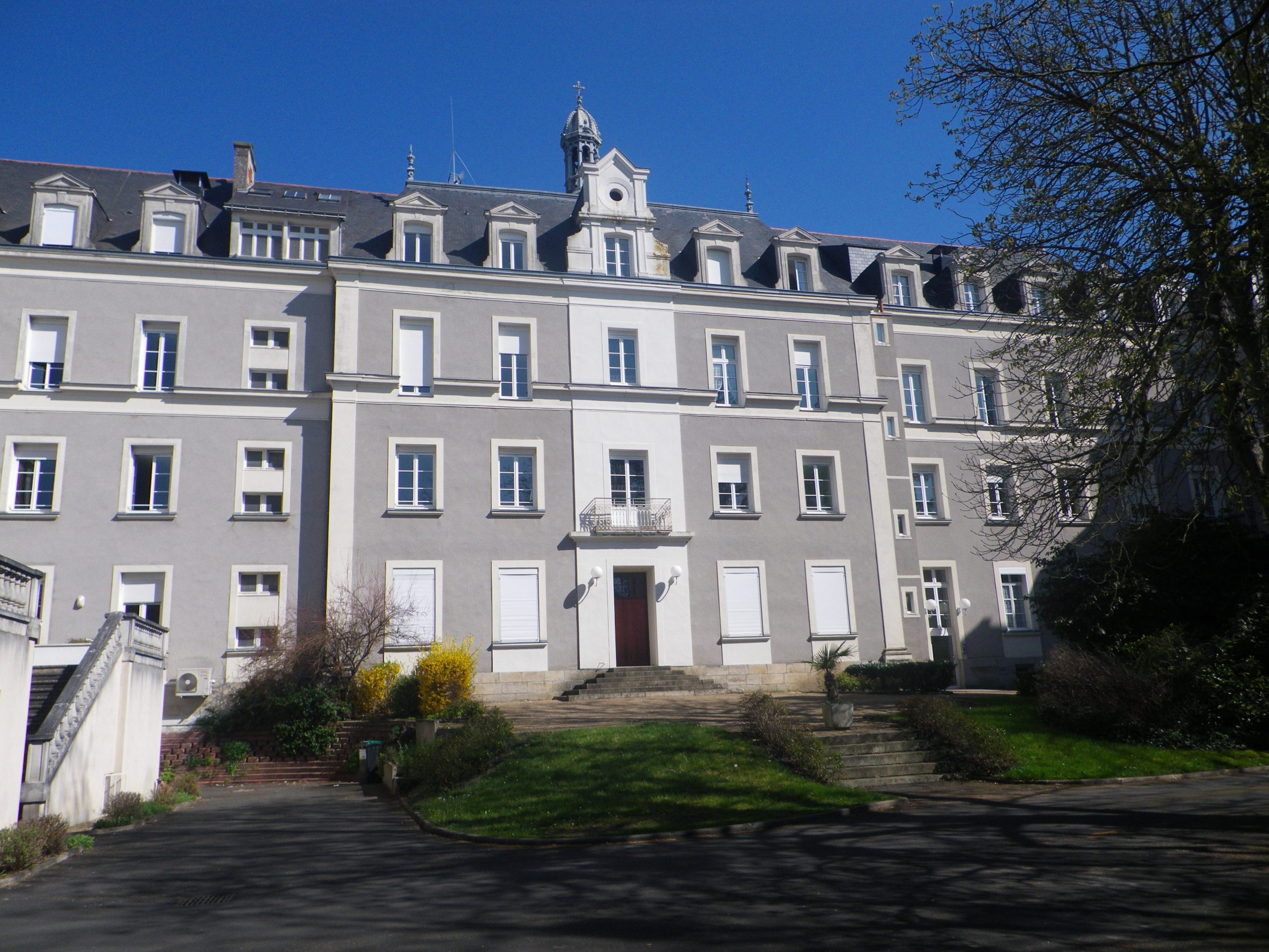 St Charles Angers